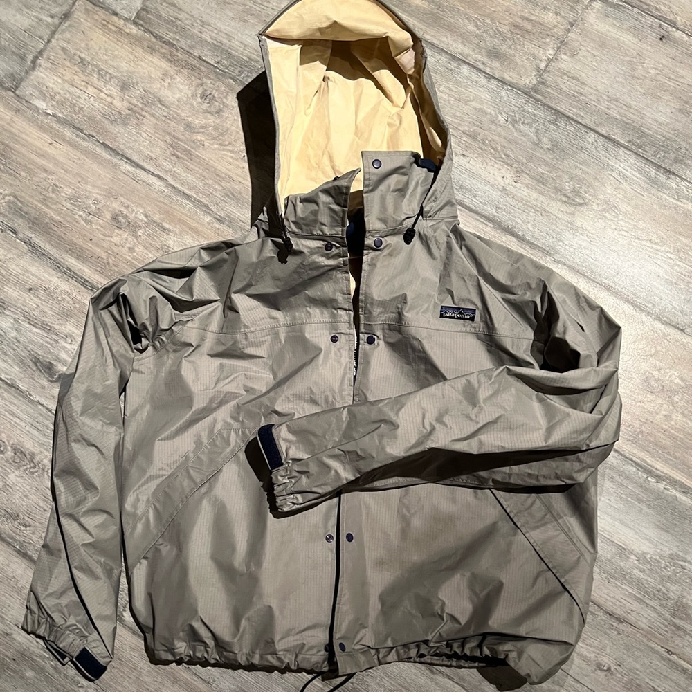 Like new men’s Patagonia windbreaker jacket